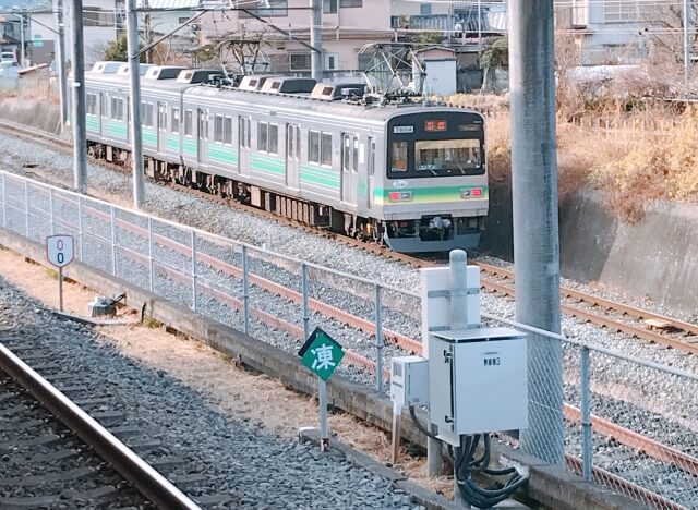 電車内にパニック発作を起こした人がいたときは？｜パニック体験記